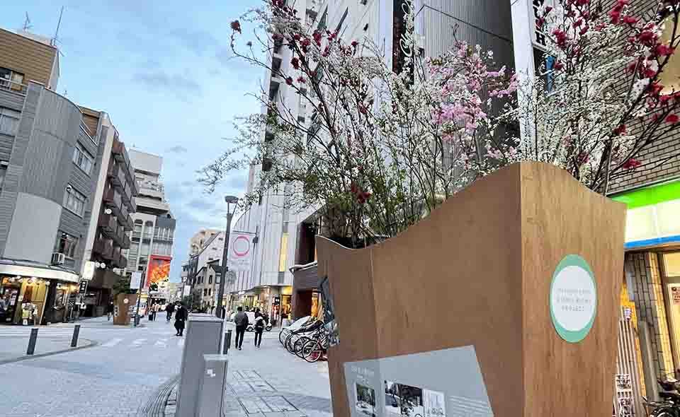 「蒲田東口おいしい道」に2022年3月31日までアートファニチャーが出現