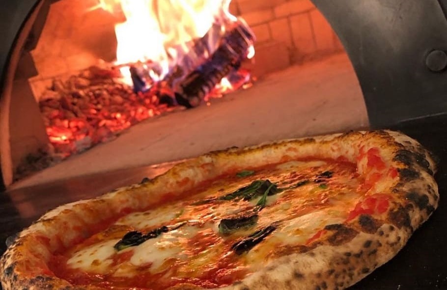 【雑色】薪窯で焼く本格ピッツァ専門店「Pizza Sha la la」